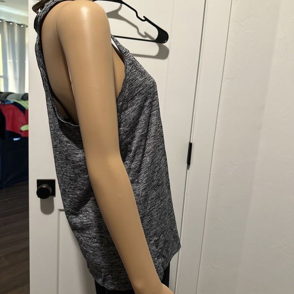 Under Armour Gray/Black Tank Top Size Medium - Picture 3 of 5